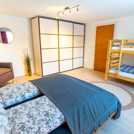 Charmantes Apartment Mit Grossem Garten .Kids4Free. ฟลิมส์ ภายนอก รูปภาพ